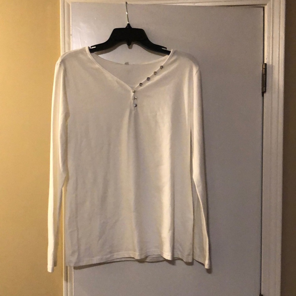 White long sleeve shire